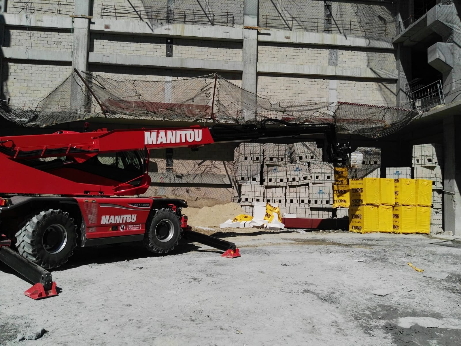 Manitou Telehandler 25 Metre 5 Ton